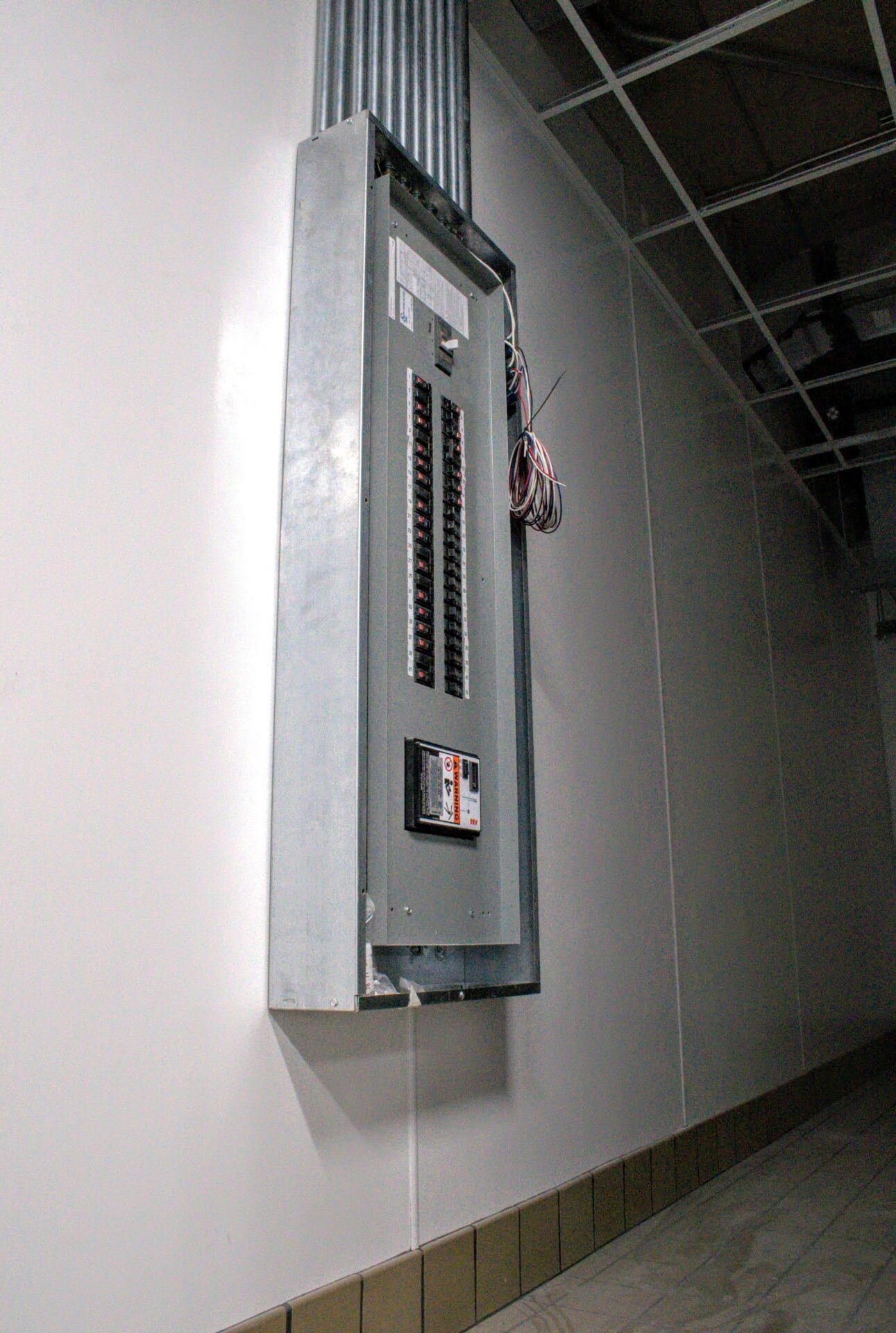 DSC02008 Join Hands with AI Sutton Electric Inc.